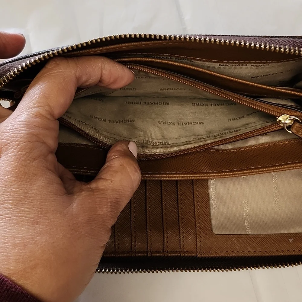 MICHAEL KORS EST.1981 WRISTLET WALLET